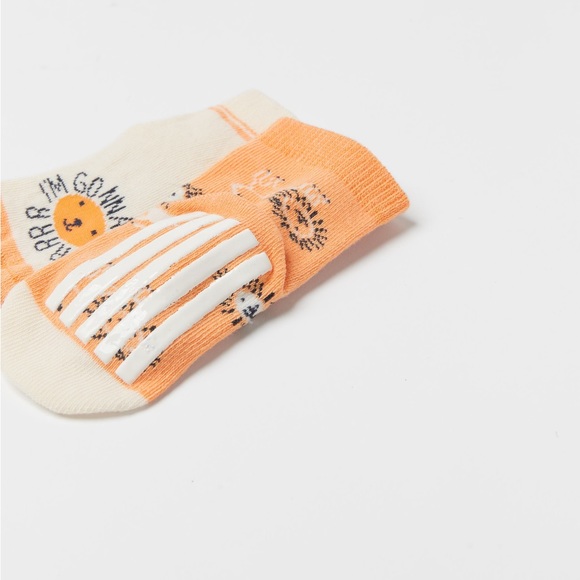 NWT Zara 12-24m pack of two pairs lion socks - Picture 3 of 3